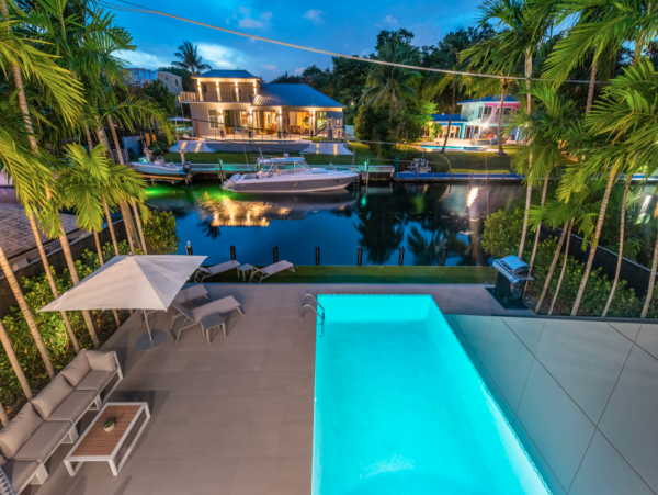Miami Waterfront Luxury Villa - 4 Bedrooms Boater`s Retreat with Gym & Pool